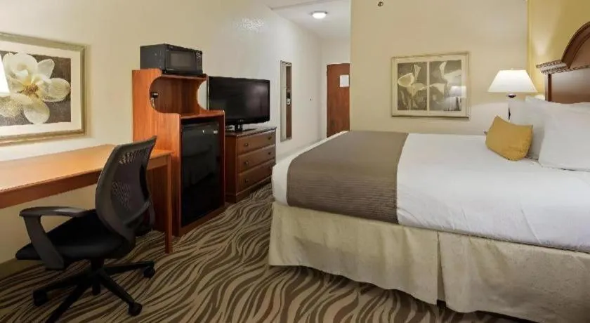 Bed in Best Western Plus Oak Mountain Inn