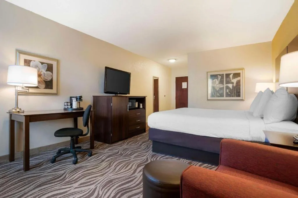 Bed in Best Western Plus Oak Mountain Inn