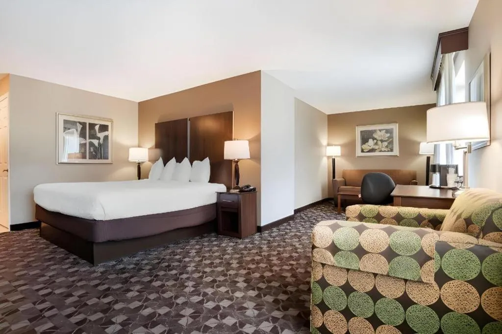 Bed in Best Western Plus Oak Mountain Inn