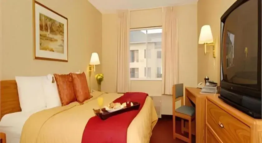 Bed in Quality Inn Dayton North - Vandalia Bed in Quality Inn Dayton North - Vandalia