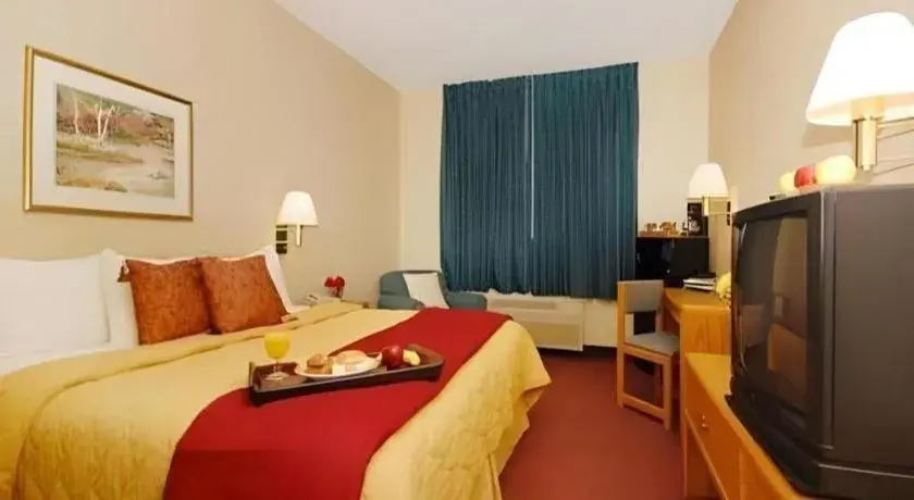 Bed in Quality Inn Dayton North - Vandalia Bed in Quality Inn Dayton North - Vandalia