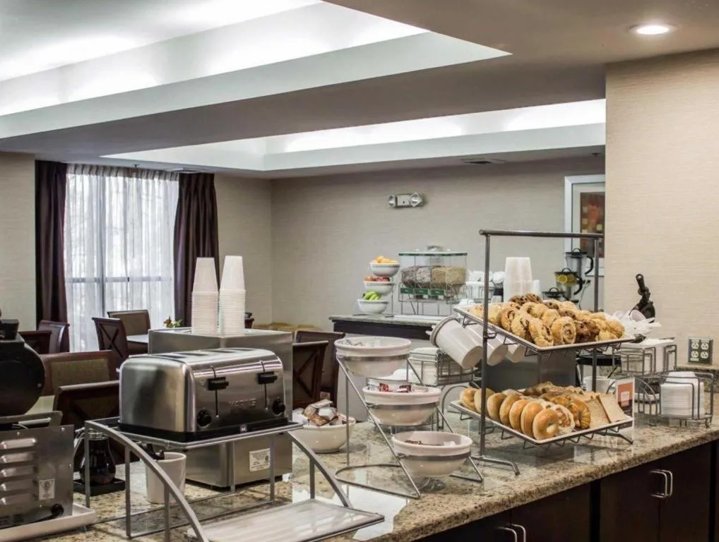 Quality Inn Dayton North - Vandalia