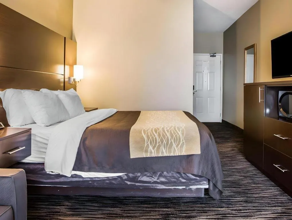 Bed in Quality Inn Dayton North - Vandalia