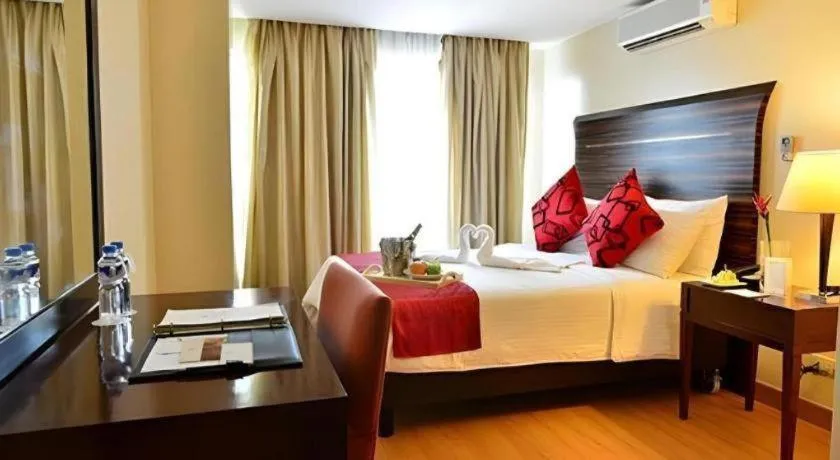 Bed in Lancaster Hotel Manila