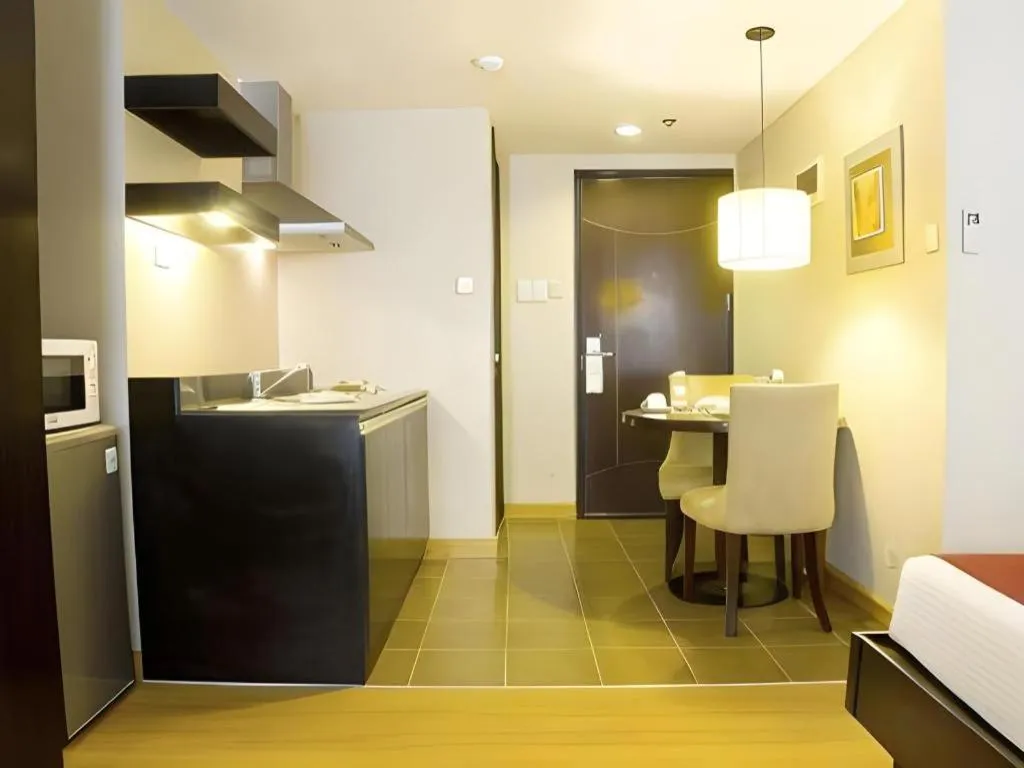 Lancaster Hotel Manila