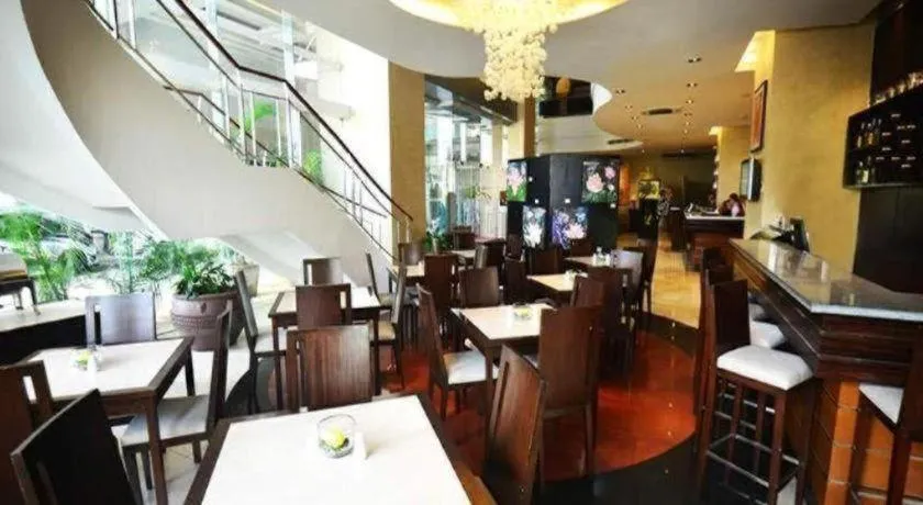 Lancaster Hotel Manila