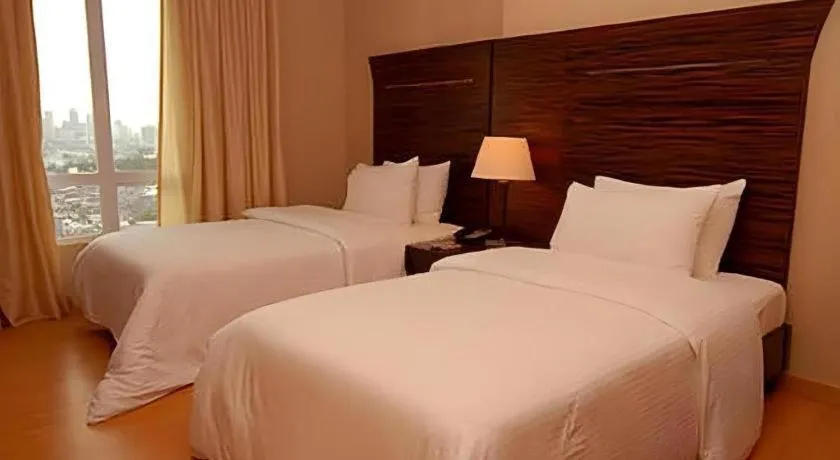 Bed in Lancaster Hotel Manila