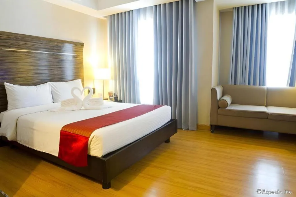 Bed in Lancaster Hotel Manila