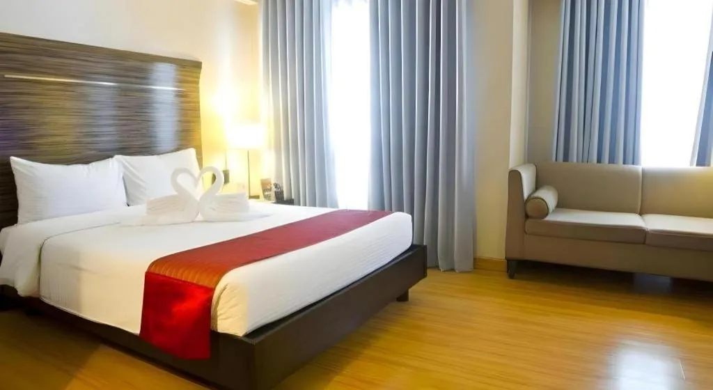 Bed in Lancaster Hotel Manila