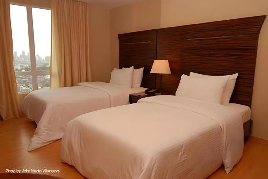 Bed in Lancaster Hotel Manila