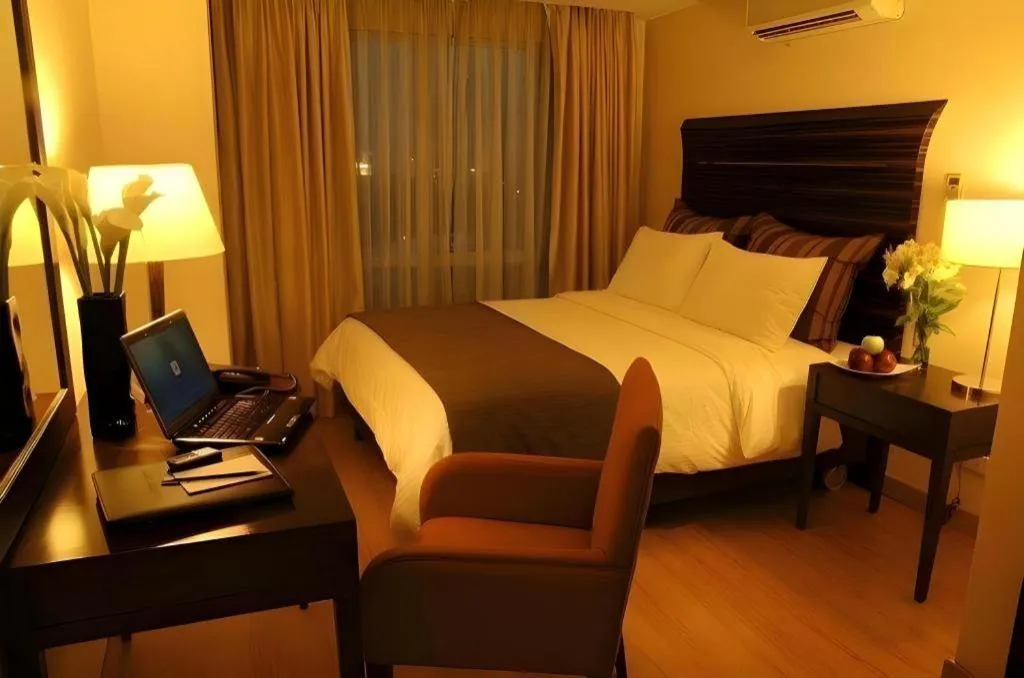 Bed in Lancaster Hotel Manila