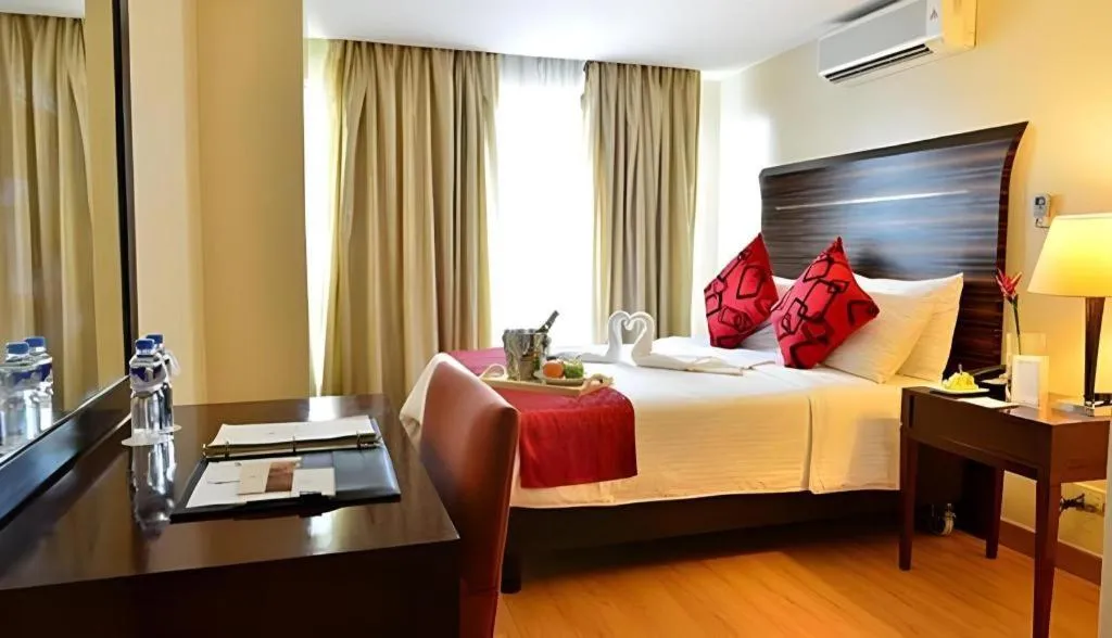 Bed in Lancaster Hotel Manila