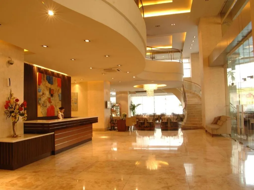 Lancaster Hotel Manila