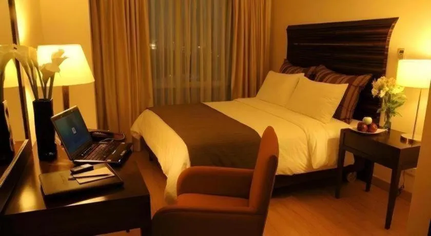 Bed in Lancaster Hotel Manila