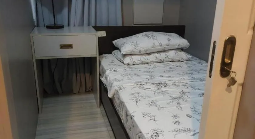 Bed in Lancaster Hotel Manila