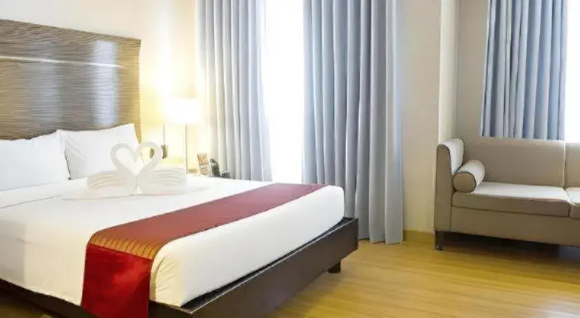 Bed in Lancaster Hotel Manila Bed in Lancaster Hotel Manila