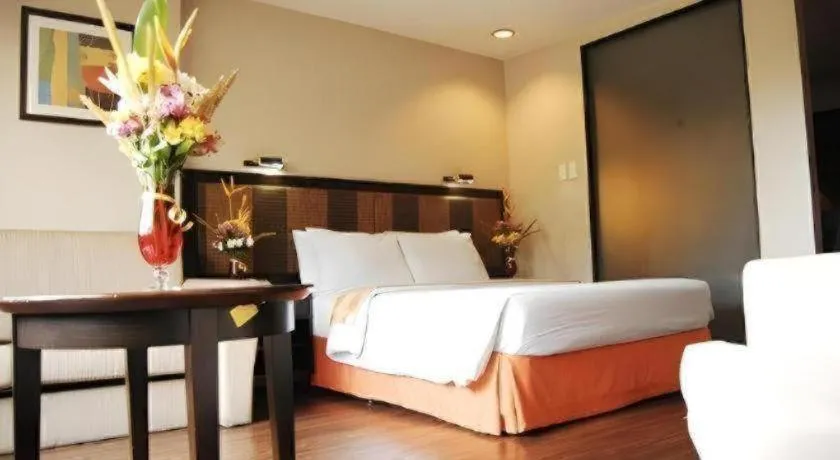 Baguio Burnham Suites Hotel