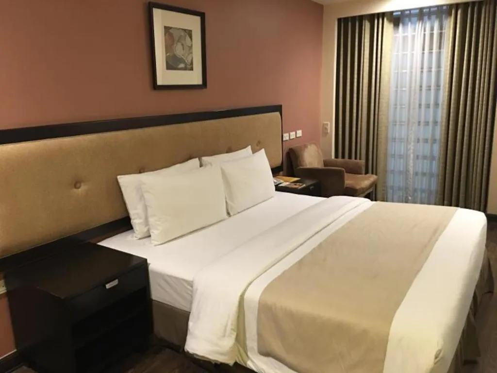 Bed in Baguio Burnham Suites Hotel