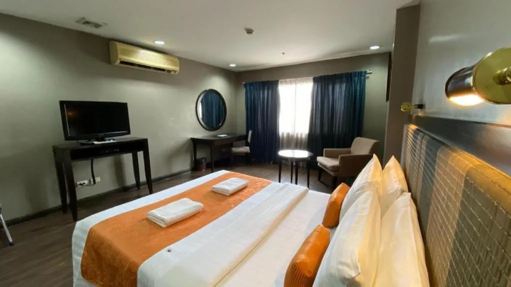 Bed in Baguio Burnham Suites Hotel