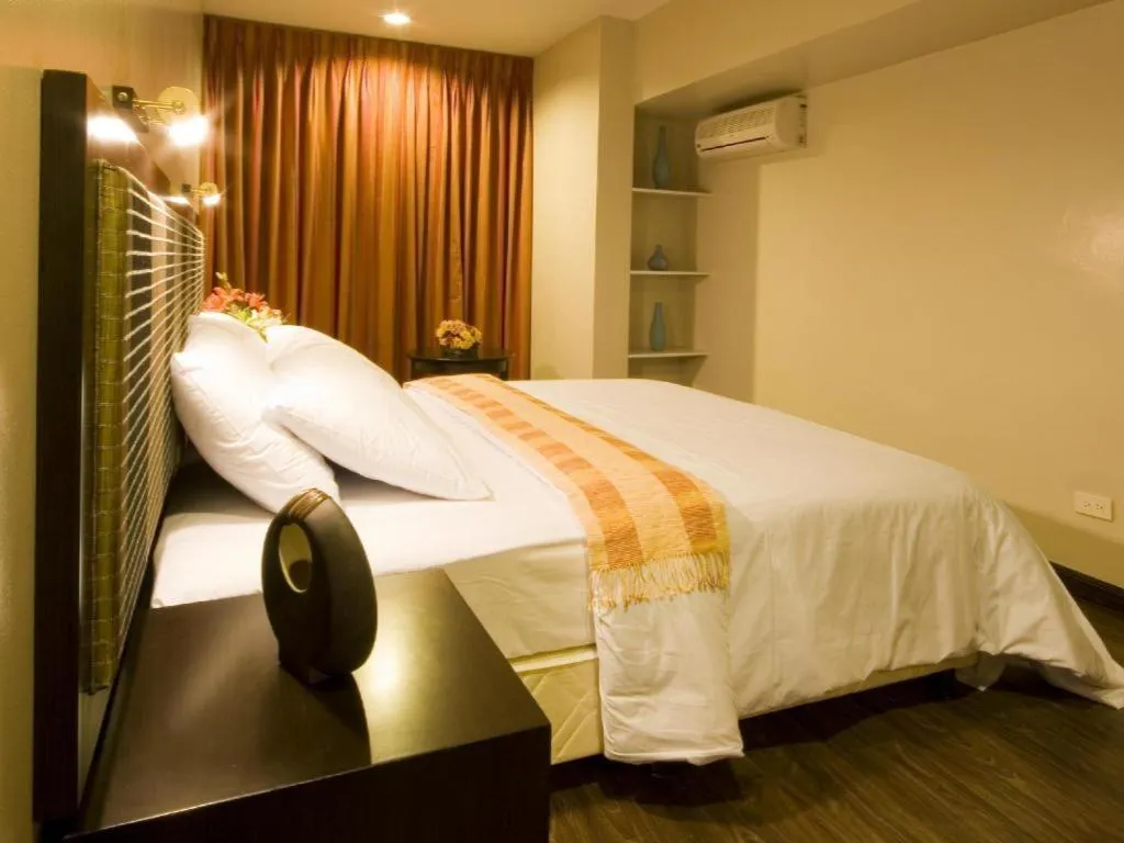 Bed in Baguio Burnham Suites Hotel