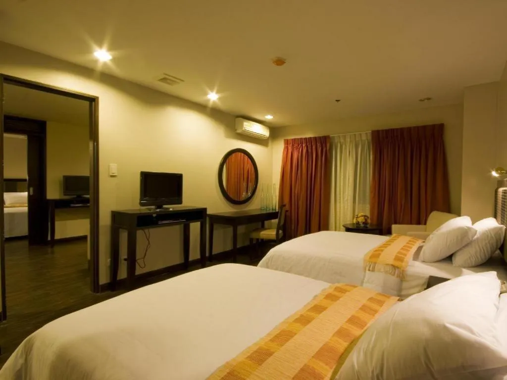 Bed in Baguio Burnham Suites Hotel