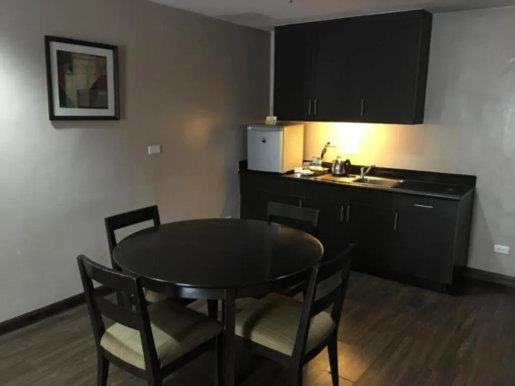 Baguio Burnham Suites Hotel