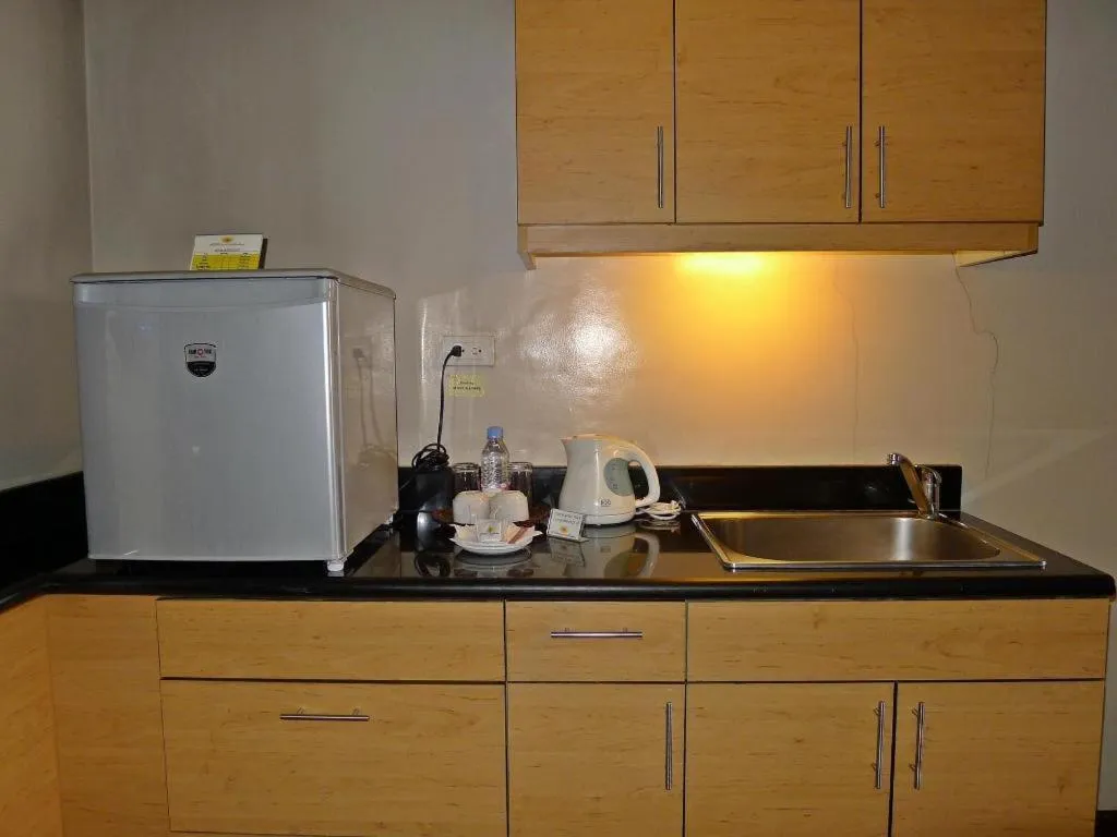 Baguio Burnham Suites Hotel