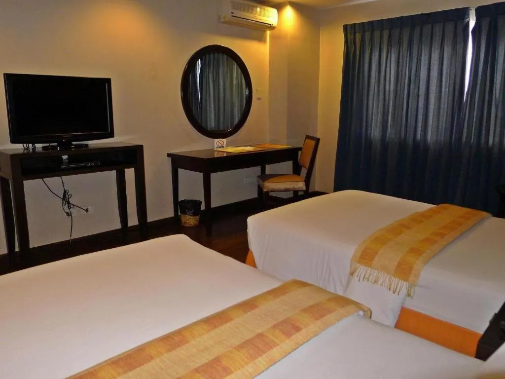 Bed in Baguio Burnham Suites Hotel