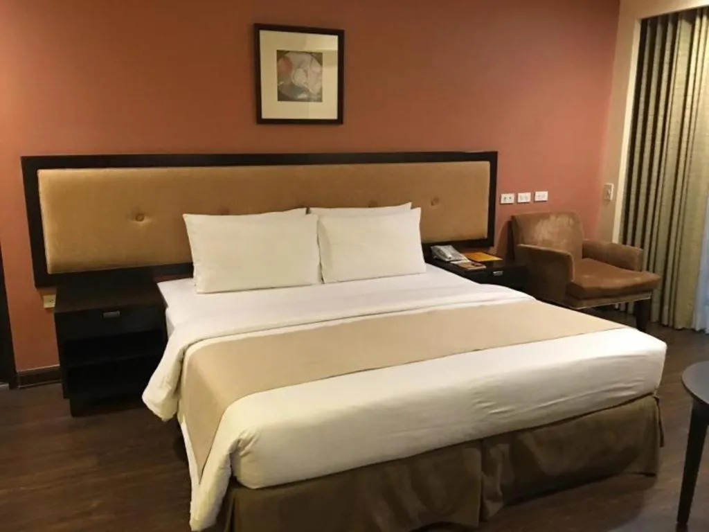 Bed in Baguio Burnham Suites Hotel