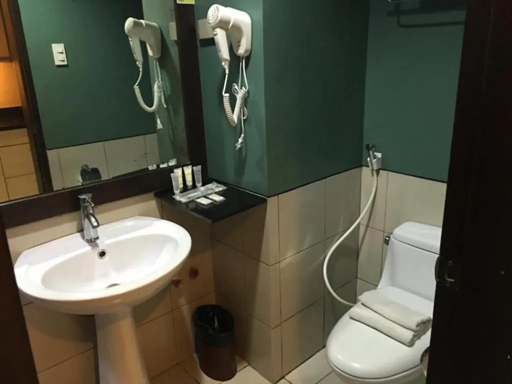 Baguio Burnham Suites Hotel