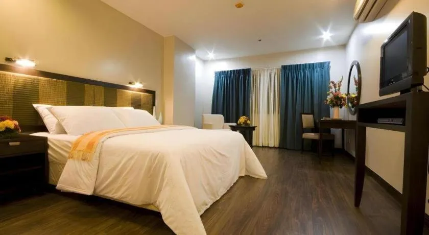 Bed in Baguio Burnham Suites Hotel