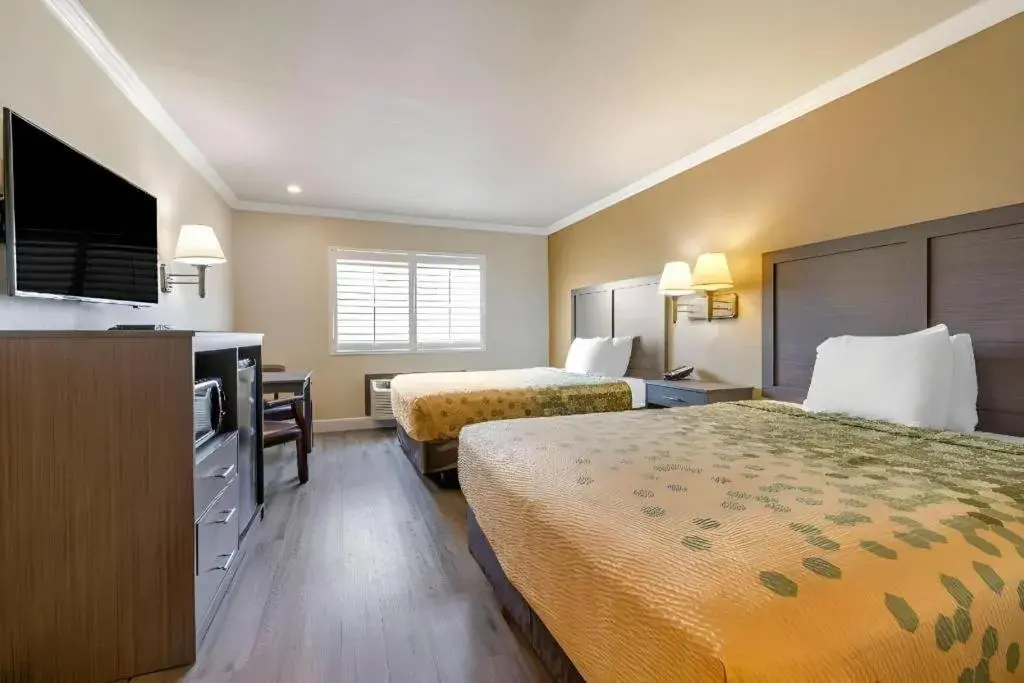 Bed in Econo Lodge Moreno Valley Bed in Econo Lodge Moreno Valley