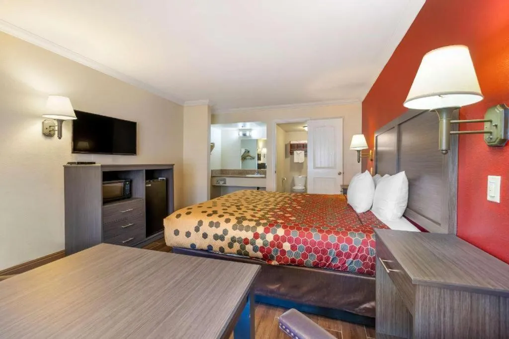 Bed in Econo Lodge Moreno Valley