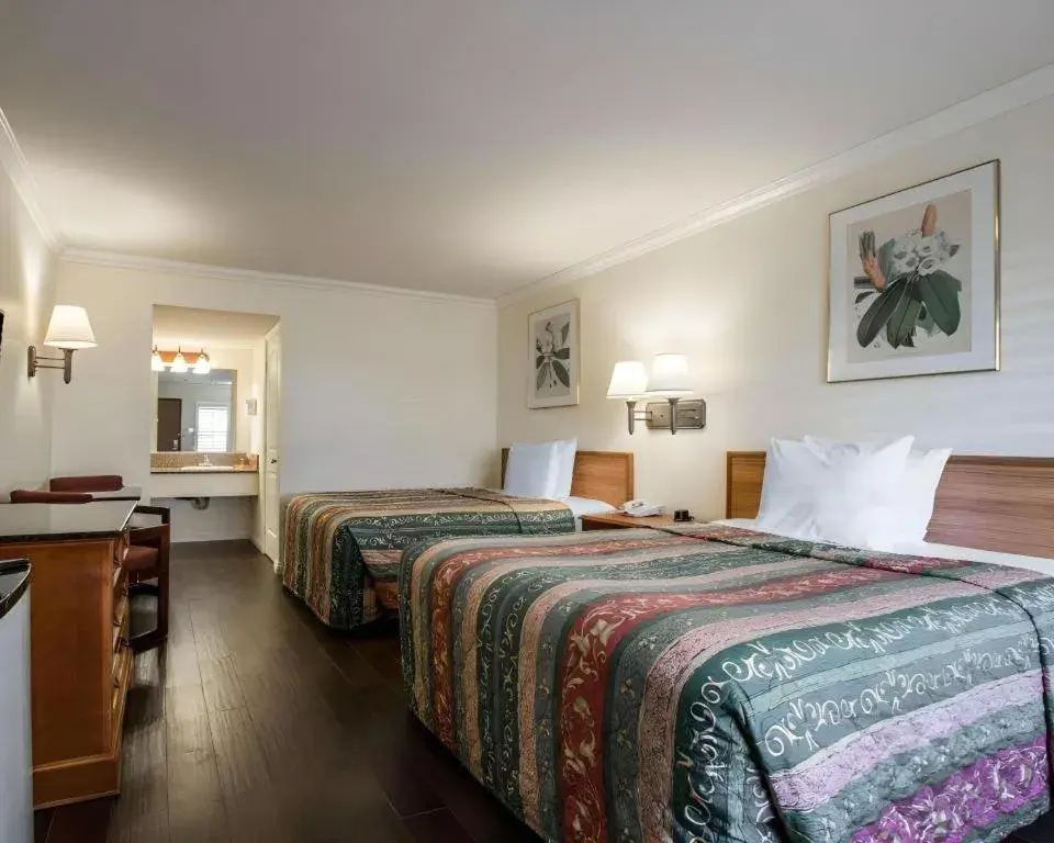 Bed in Econo Lodge Moreno Valley Bed in Econo Lodge Moreno Valley