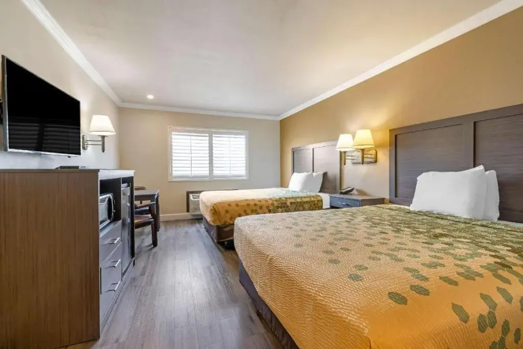 Bed in Econo Lodge Moreno Valley Bed in Econo Lodge Moreno Valley