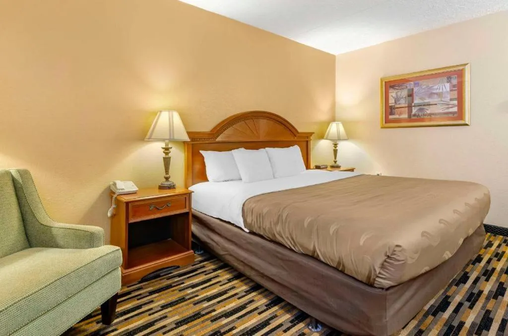 Bed in Quality Inn near Martinsville Speedway