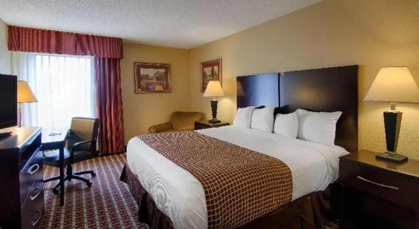 Bed in Surestay Plus Hotel Tarboro