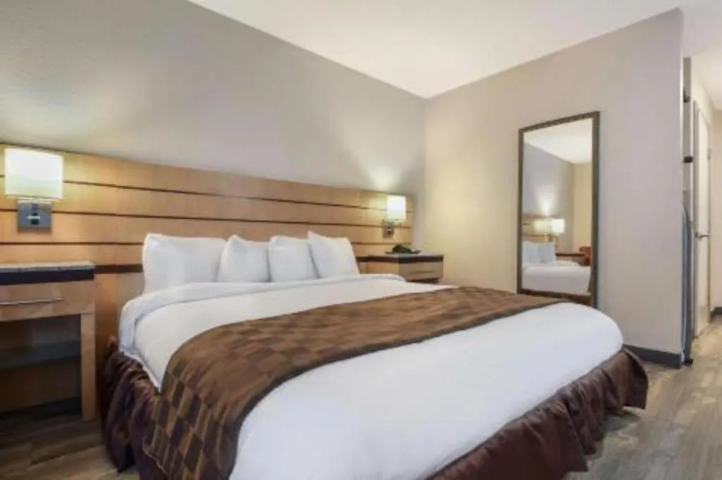 Bed in Surestay Plus Hotel Tarboro