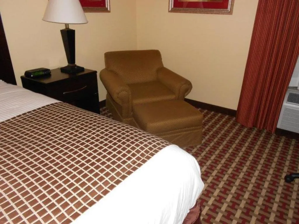 Bed in Surestay Plus Hotel Tarboro