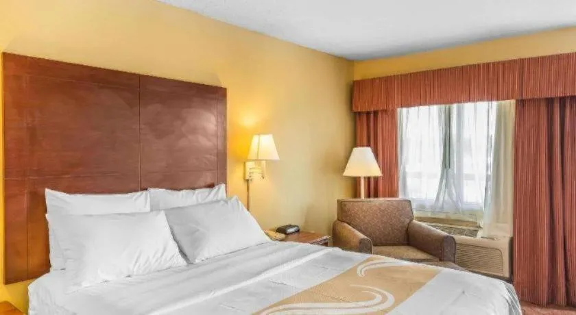 Bed in Quality Inn Calera I-65 exit 231