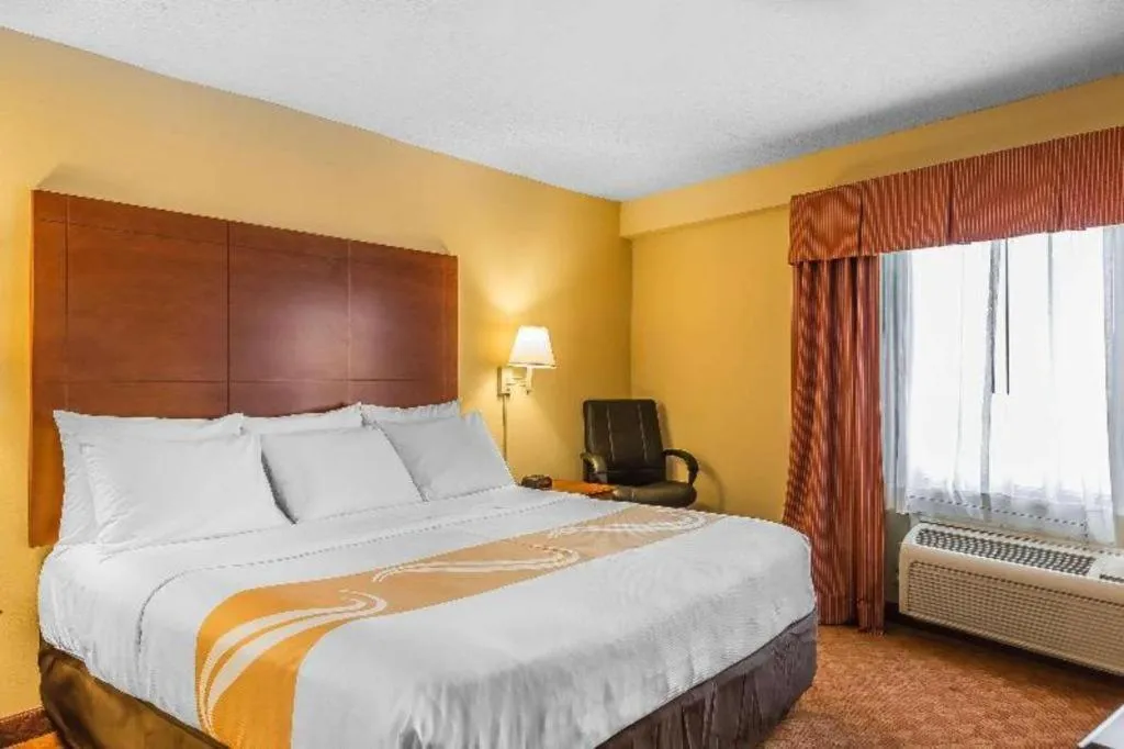 Bed in Quality Inn Calera I-65 exit 231