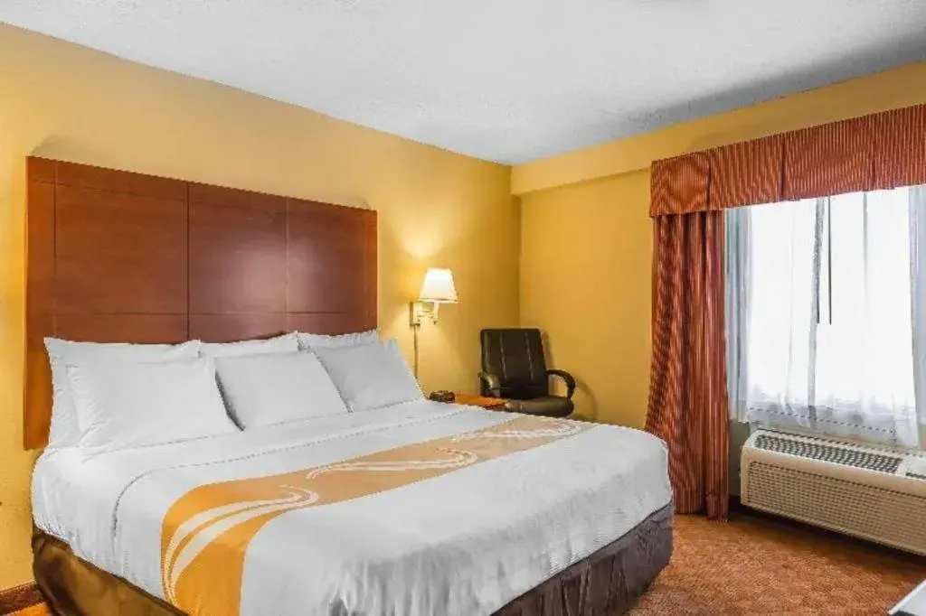 Bed in Quality Inn Calera I-65 exit 231 Bed in Quality Inn Calera I-65 exit 231