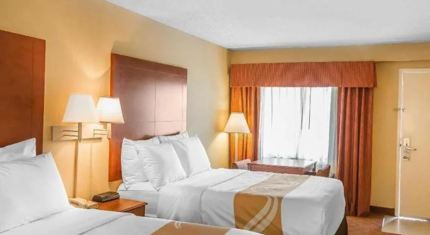 Bed in Quality Inn Calera I-65 exit 231