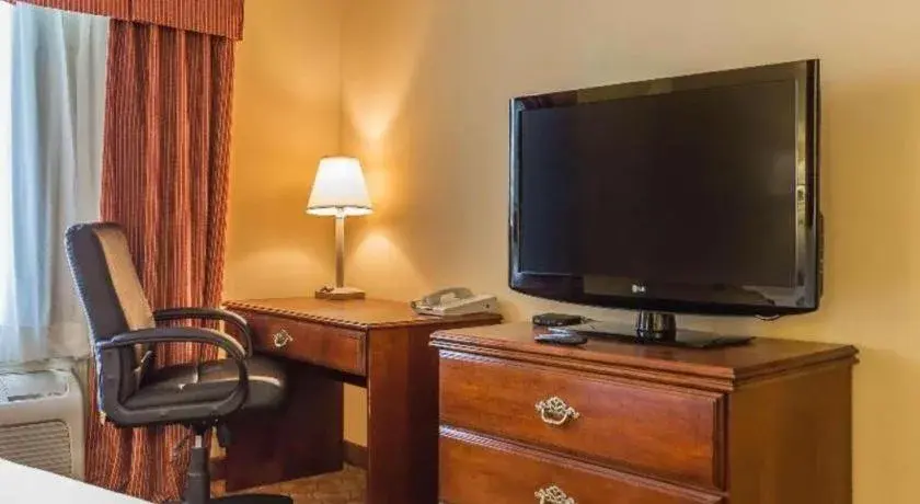 Bed in Quality Inn Calera I-65 exit 231 Bed in Quality Inn Calera I-65 exit 231