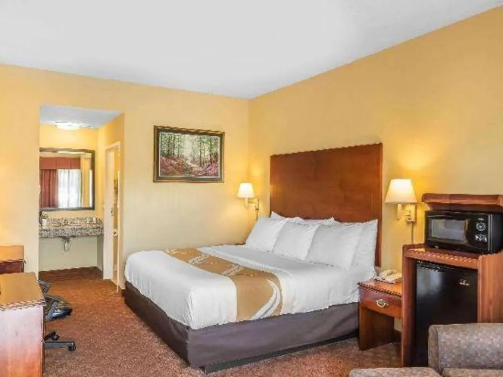 Bed in Quality Inn Calera I-65 exit 231