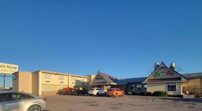 Days Inn by Wyndham West Branch Iowa City Area