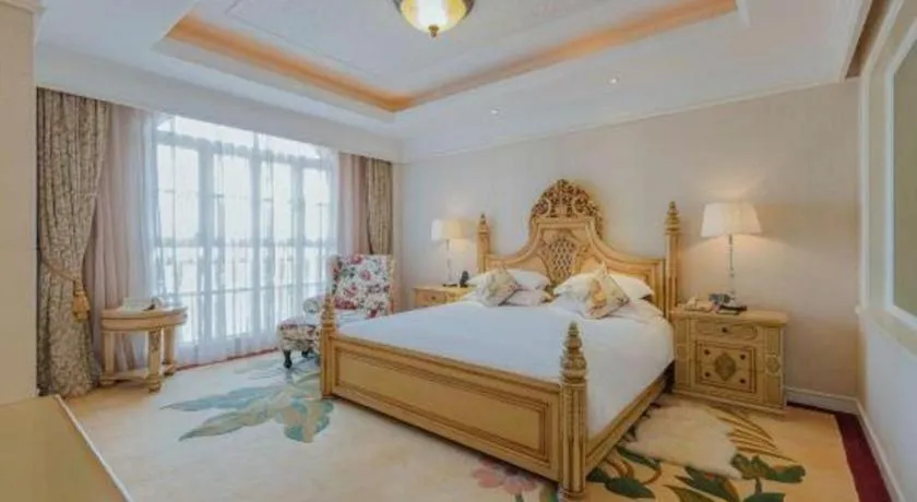 Bed in Hangzhou The First World Hotel