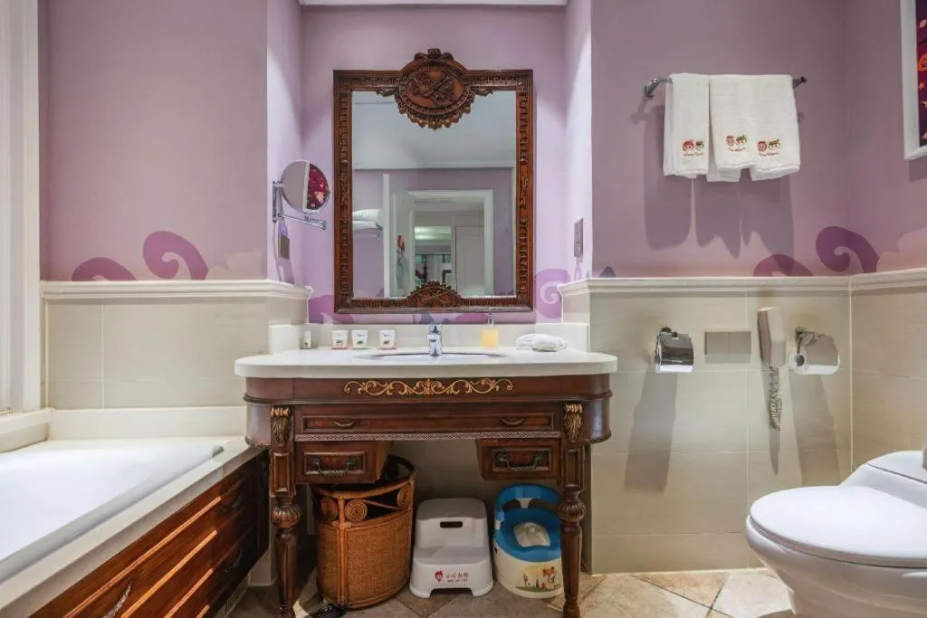 Hangzhou The First World Hotel