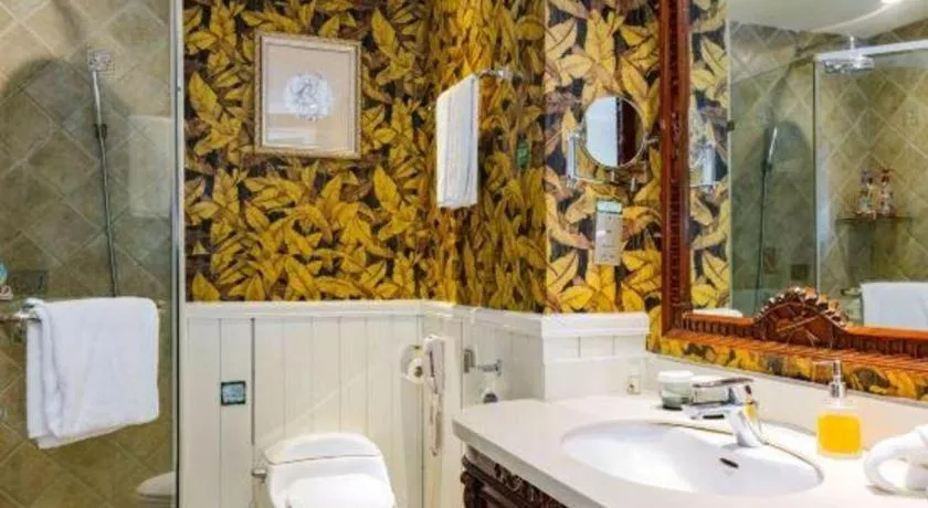 Hangzhou The First World Hotel