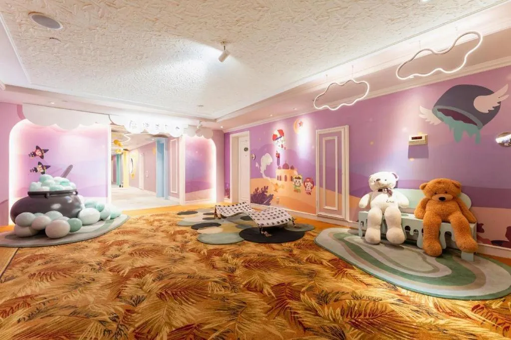 Hangzhou The First World Hotel